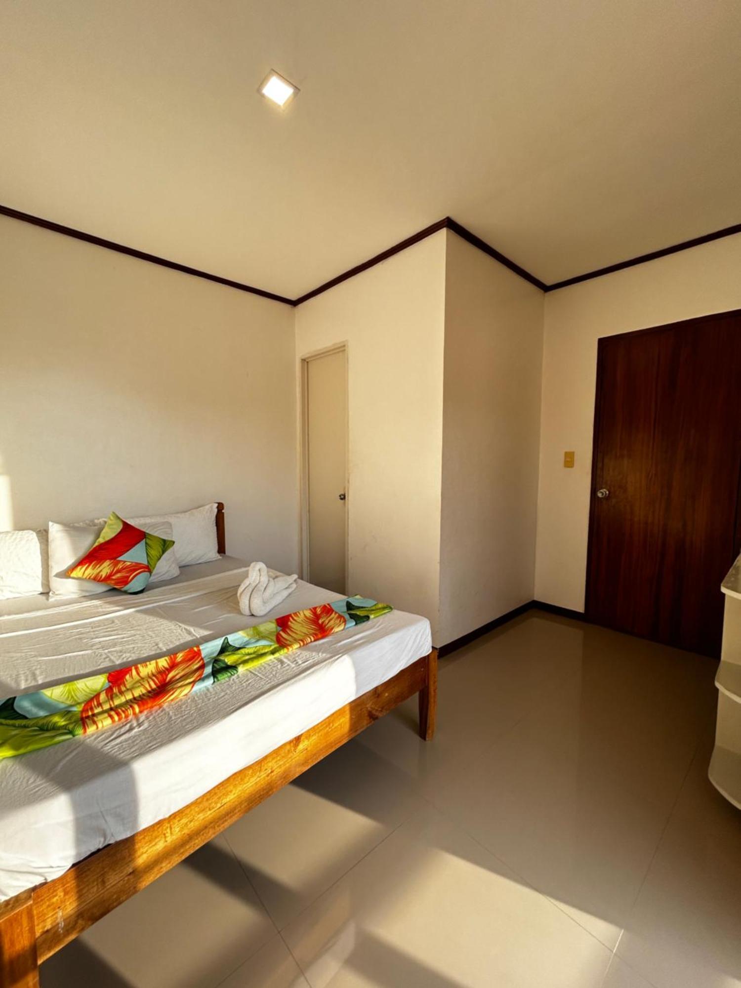 Brenmariel Tourist Inn Ель-Нідо Екстер'єр фото